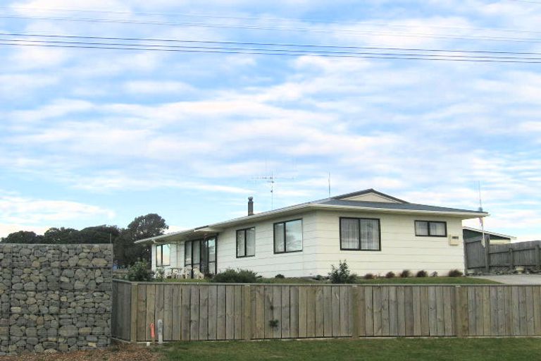 Photo of property in 42 Moana Street, Otaki Beach, Otaki, 5512