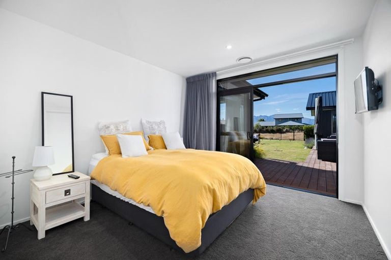 Photo of property in 13 Sapphire Spring Rise, Wanaka, 9305