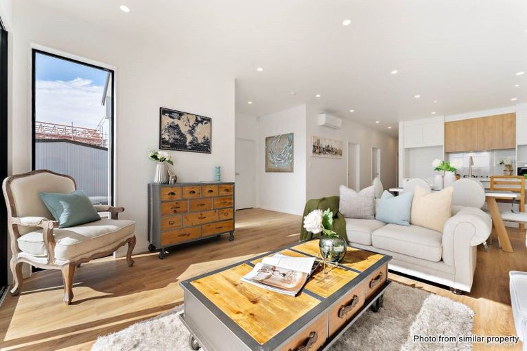 Photo of property in 16 Puhikawa Street, Massey, Auckland, 0614