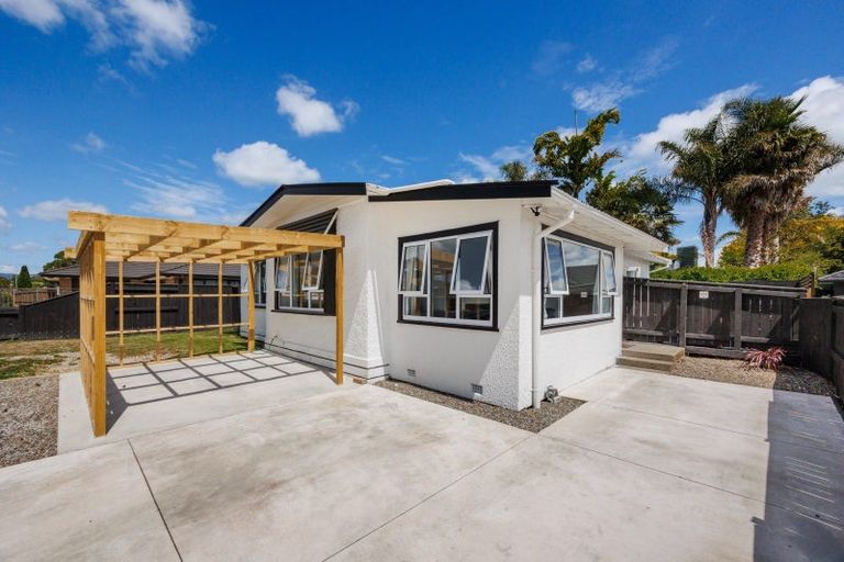 Photo of property in 16 Thomson Street, West End, Palmerston North, 4412