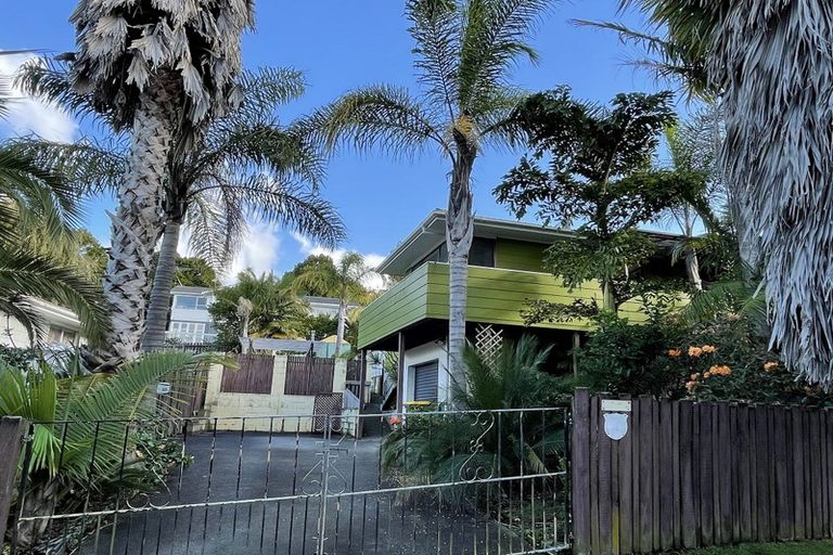 Photo of property in 32 Regency Place, Sunnynook, Auckland, 0632