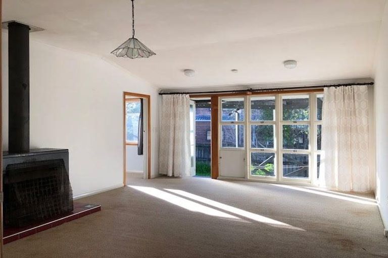 Photo of property in 18 Raphael Place, West Harbour, Auckland, 0618