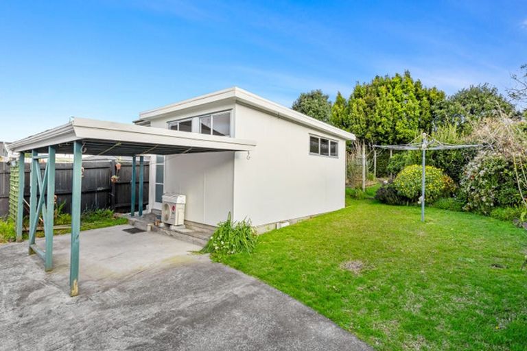 Photo of property in 63 Divich Avenue, Te Atatu South, Auckland, 0610