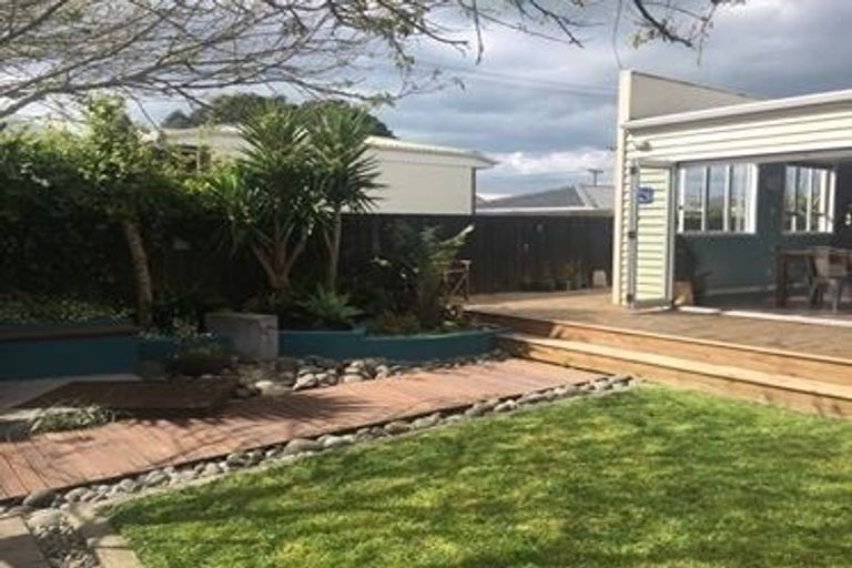 Photo of property in 22 Sackville Street, Fitzroy, New Plymouth, 4312