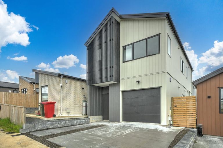 Photo of property in 61 Horokaka Street, Massey, Auckland, 0614