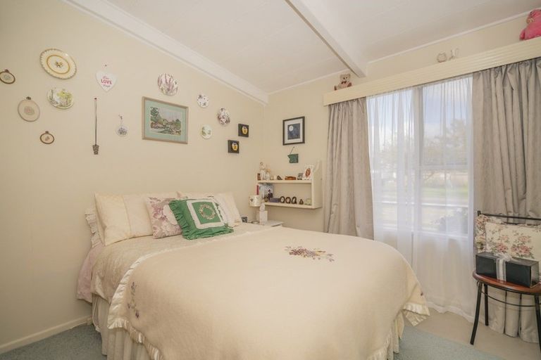 Photo of property in 14 Annette Place, Whitianga, 3510