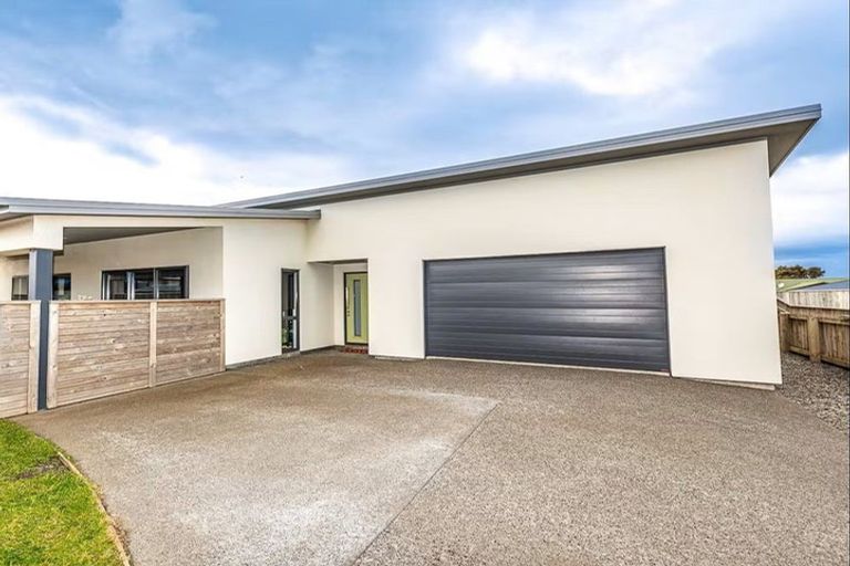 Photo of property in 16 Simon Street, Tawhero, Whanganui, 4501
