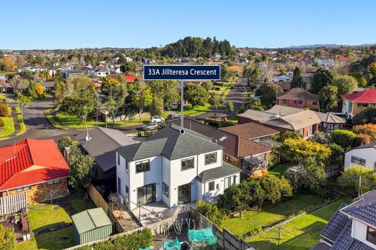 Photo of property in 33a Jillteresa Crescent, Half Moon Bay, Auckland, 2012