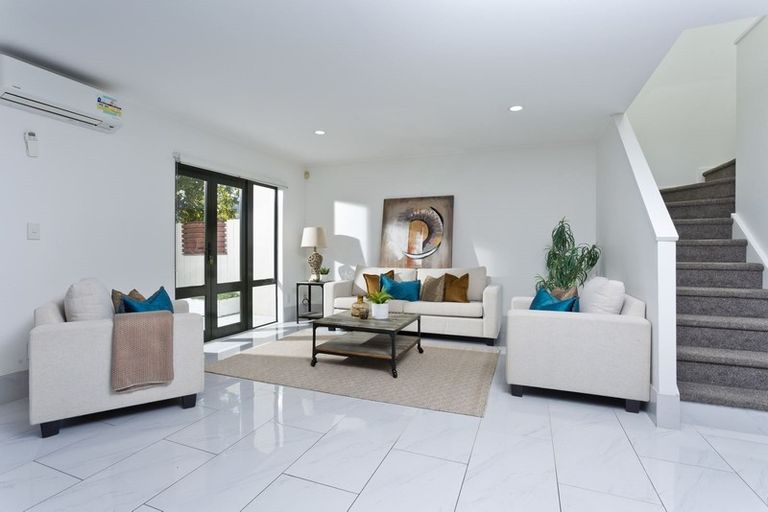 Photo of property in 3/26 Pannill Place, Oteha, Auckland, 0632