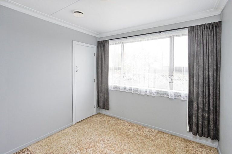 Photo of property in 18 Kilmarnock Street, Wallacetown, 9816