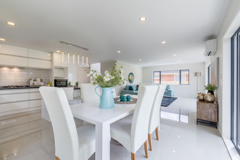 Photo of property in 9 Netherlands Avenue, Kelston, Auckland, 0602