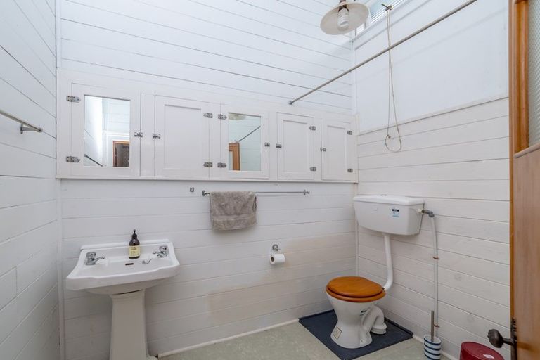 Photo of property in 2/14 Seddon Street, Carterton, 5713