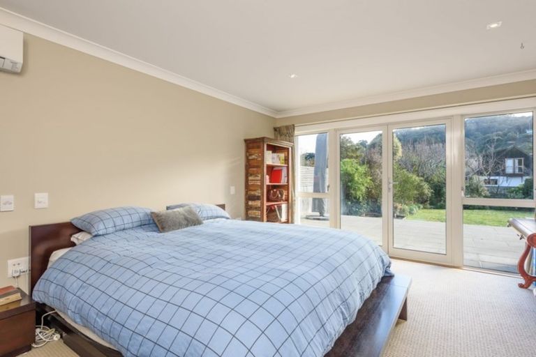 Photo of property in 5 Cheviot Road, Lowry Bay, Lower Hutt, 5013