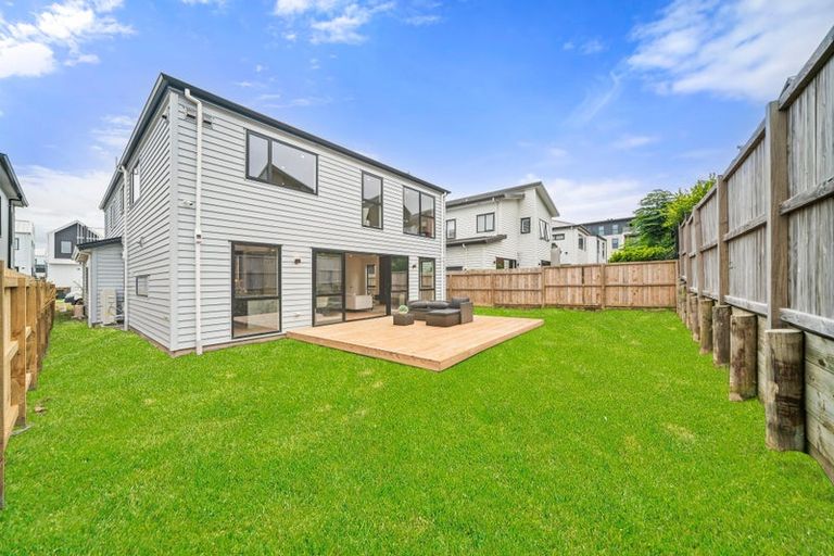 Photo of property in 6 Pukeko Road, Hobsonville, 0616