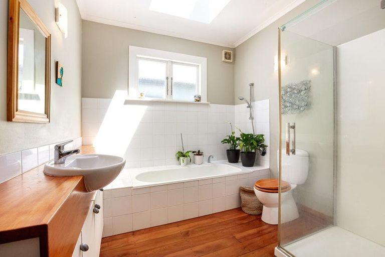 Photo of property in 56 View Road, Houghton Bay, Wellington, 6023