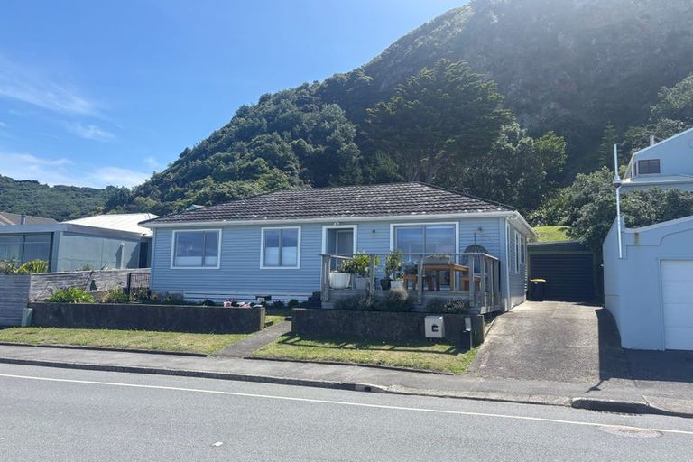 Photo of property in 63 Breaker Bay Road, Breaker Bay, Wellington, 6022
