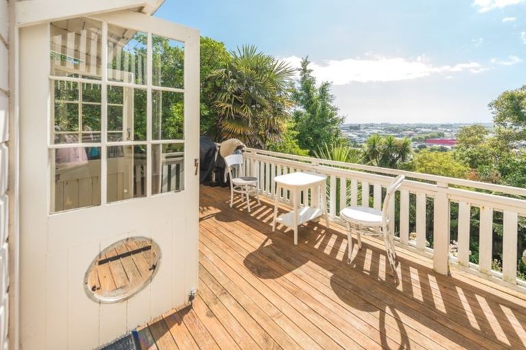 Photo of property in 64 Hipango Terrace, Durie Hill, Whanganui, 4500