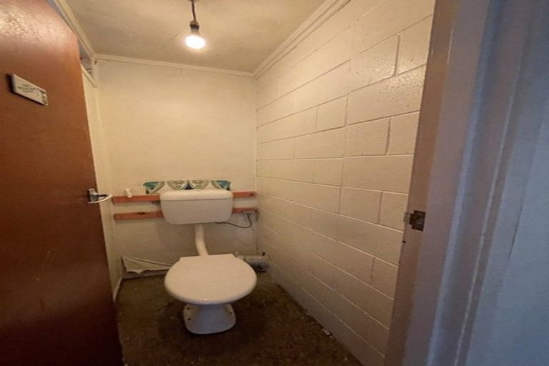 Photo of property in 60b Te Atatu Road, Te Atatu South, Auckland, 0610