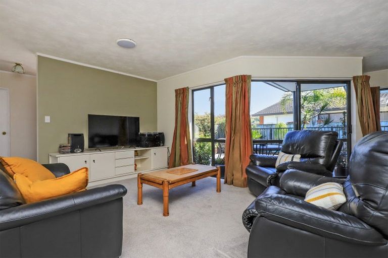 Photo of property in 21 Hyatt Grove, Greenmeadows, Napier, 4112