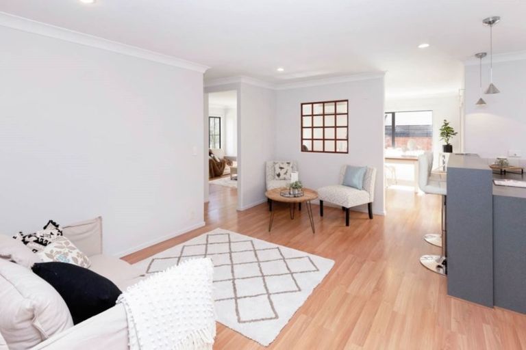 Photo of property in 52 Baverstock Road, Flat Bush, Auckland, 2016