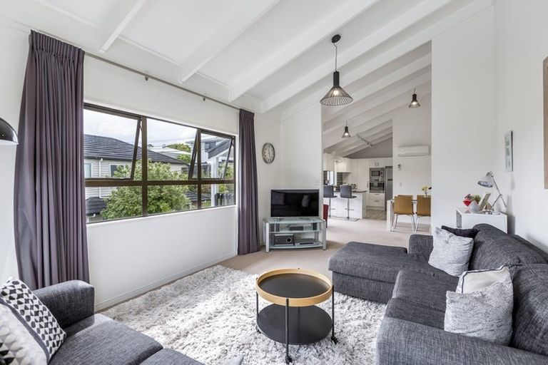 Photo of property in 2/660 Beach Road, Browns Bay, Auckland, 0630