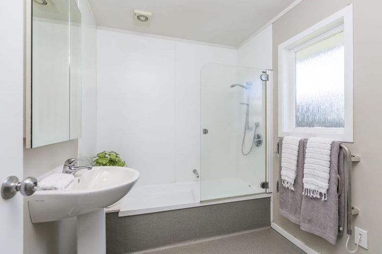 Photo of property in 19 Roby Street, Te Atatu Peninsula, Auckland, 0610