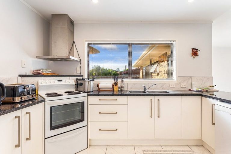 Photo of property in 4 Muscat Place, Henderson, Auckland, 0612