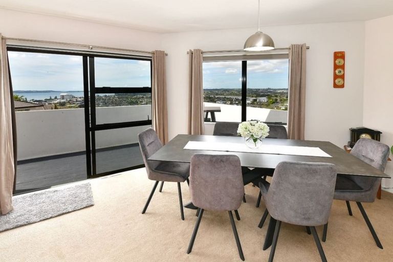 Photo of property in 18 Montcalm Close, Orewa, 0931