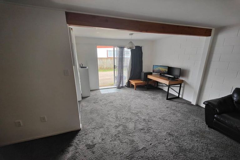 Photo of property in 2/19 Pirie Crescent, Moera, Lower Hutt, 5010