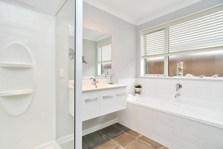 Photo of property in 26 Pounamu Place, Pegasus, 7612