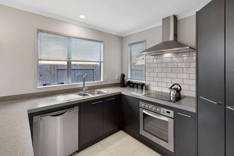 Photo of property in 28 Branigan Parade, Kelvin Grove, Palmerston North, 4414