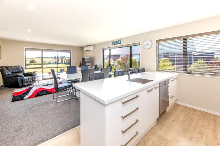 Photo of property in 25 Glenmark Drive, Waipara, 7483