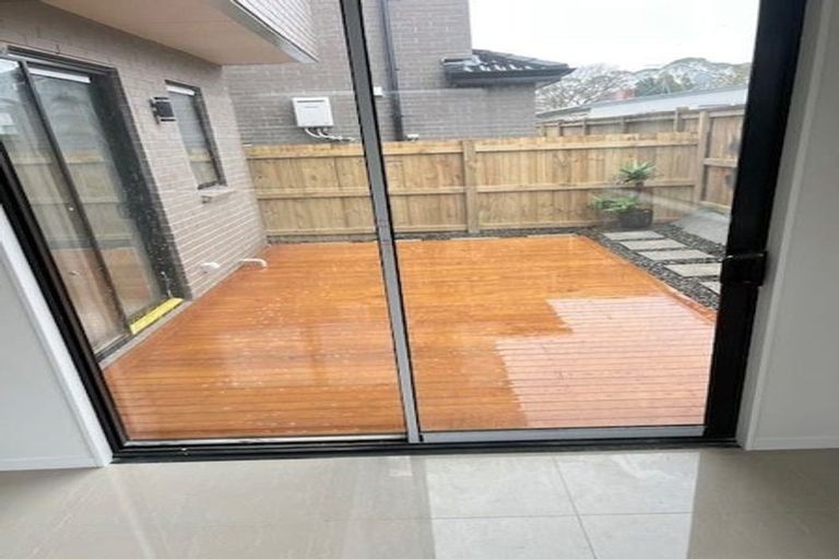 Photo of property in 28e Tiraumea Drive, Pakuranga, Auckland, 2010