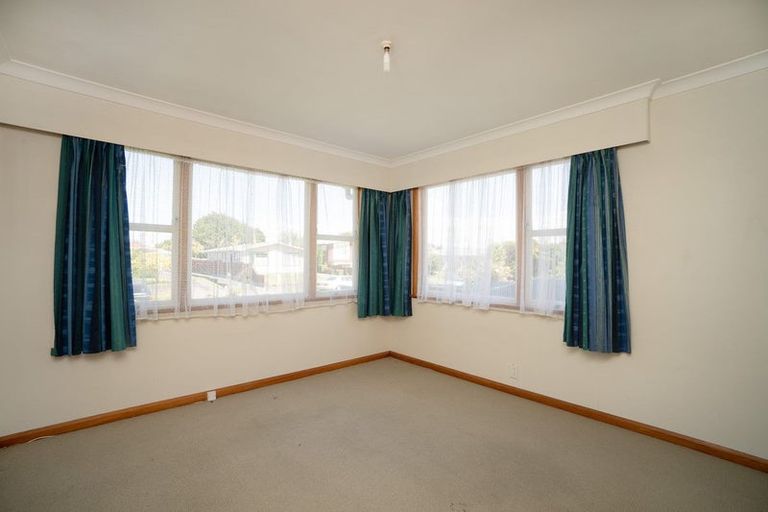 Photo of property in 6 Lowestoft Place, West End, Palmerston North, 4412