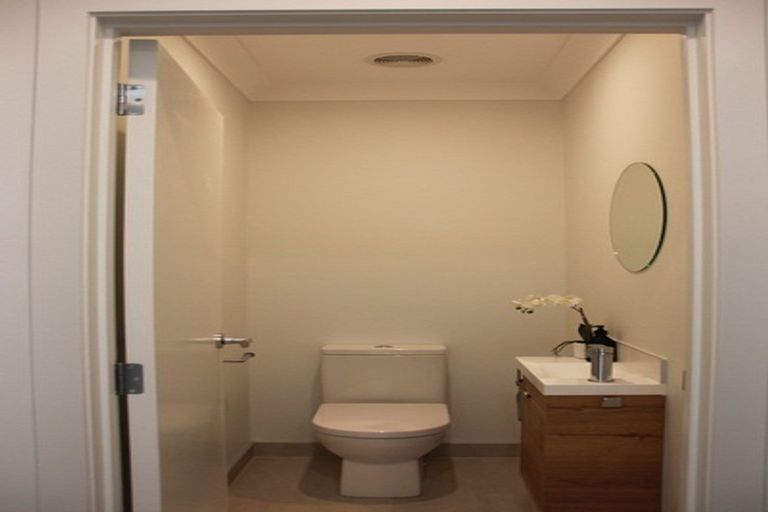 Photo of property in 18 Rauriki Lane, Rosehill, Papakura, 2113