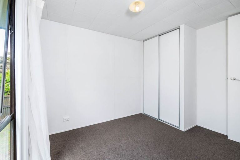 Photo of property in 28 Devonshire Road, Unsworth Heights, Auckland, 0632