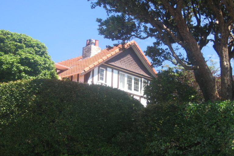 Photo of property in 10 Mariri Road, Kelburn, Wellington, 6012