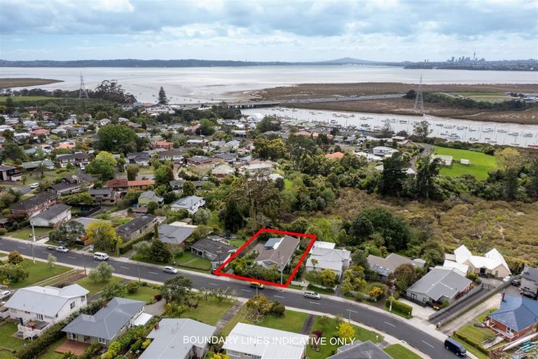 Photo of property in 53 Jaemont Avenue, Te Atatu South, Auckland, 0610