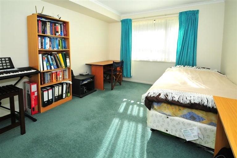 Photo of property in 64 Roberta Crescent, Orewa, 0931