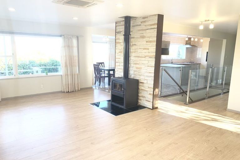 Photo of property in 11 Gladys Avenue, Glenfield, Auckland, 0629