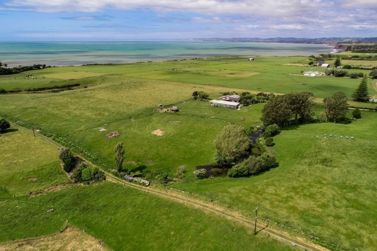Photo of property in 787 Main North Road, Motunui, Waitara, 4383