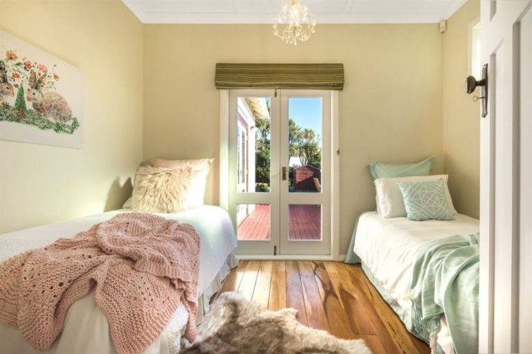 Photo of property in 128 Paremata Road, Paremata, Porirua, 5024