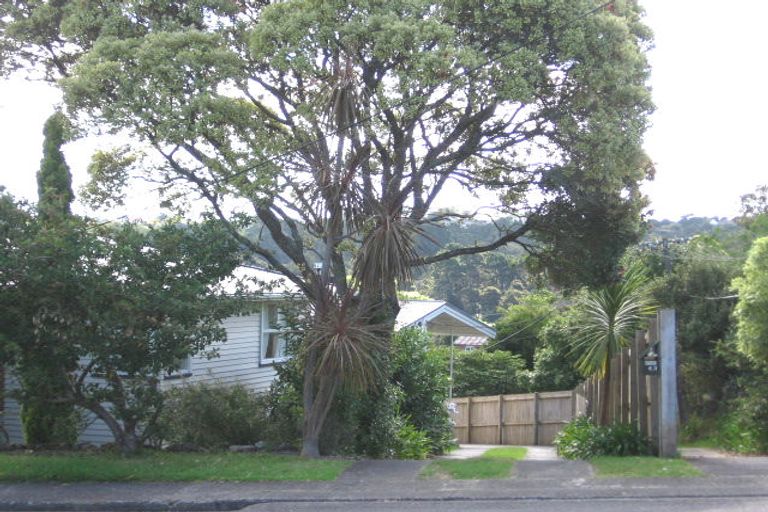 Photo of property in 43 Howard Road, Northcote, Auckland, 0627