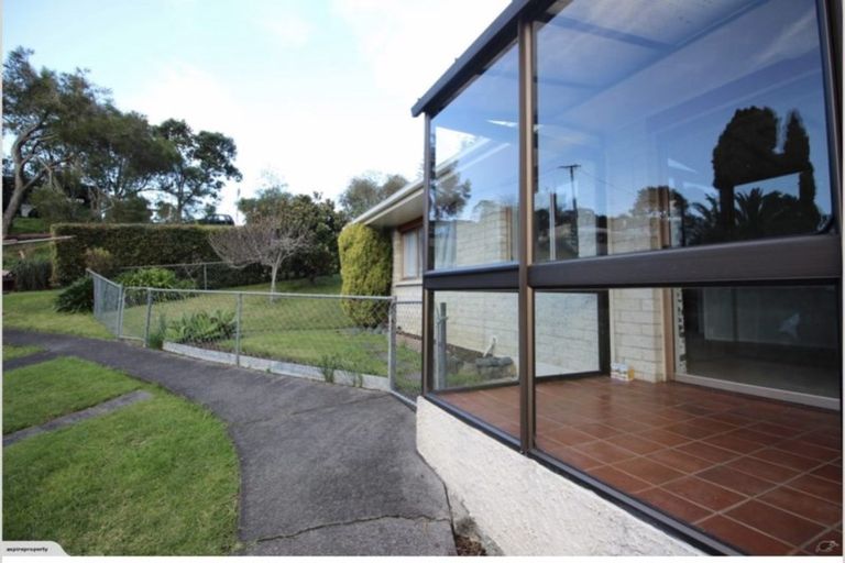 Photo of property in 1/404 Glenfield Road, Glenfield, Auckland, 0629
