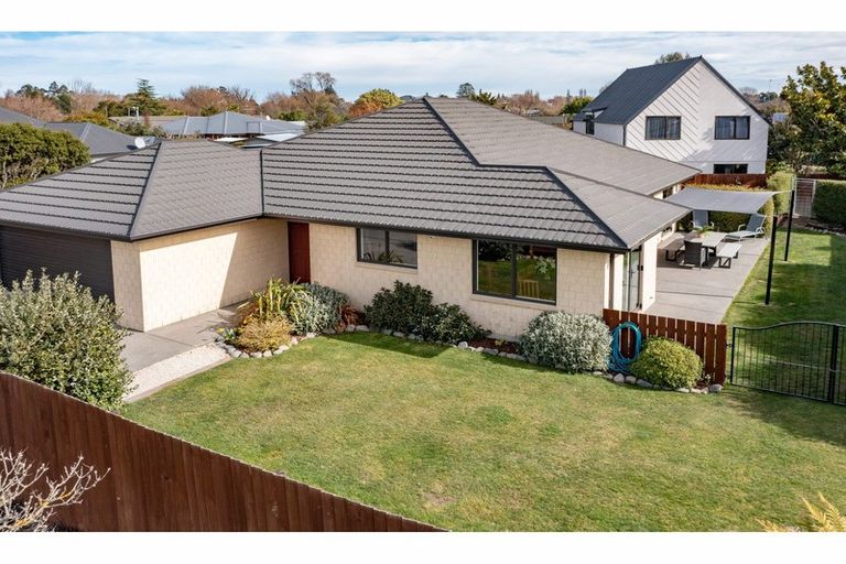 Photo of property in 17 Buckleys Road, Rangiora, 7400