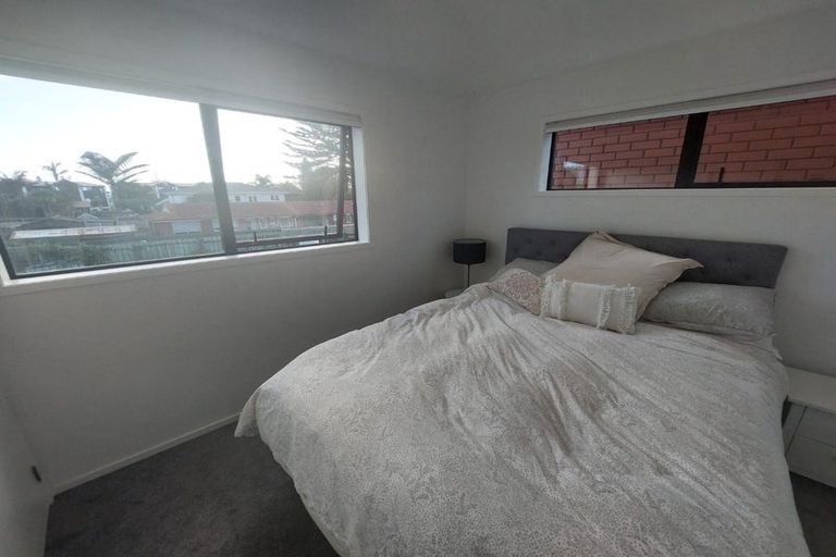 Photo of property in 8/10 Yeovil Road, Te Atatu Peninsula, Auckland, 0610