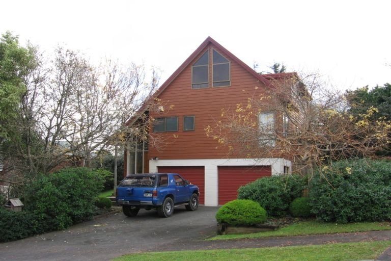 Photo of property in 6 Tilia Place, Totara Heights, Auckland, 2105