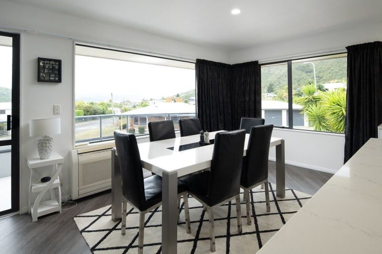 Photo of property in 68 Moana View Road, Waikawa, Picton, 7220