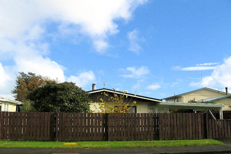 Photo of property in 24 Chums Road, Paraparaumu Beach, Paraparaumu, 5032
