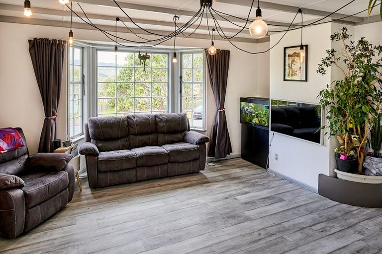 Photo of property in 49 Franklyn Road, Tawa, Wellington, 5028